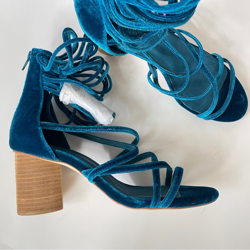 Jeffrey Campbell NWOB Despina Strappy Sandal Blue Teal Velvet Ankle Block Heel 9
